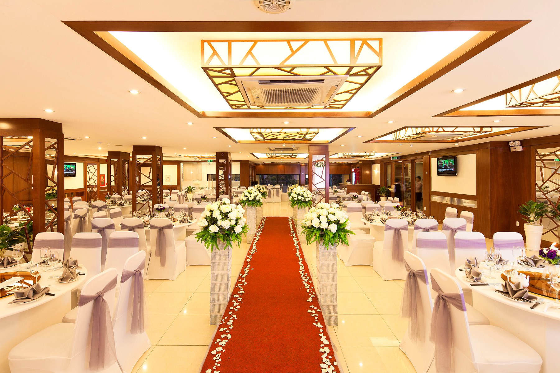 Danh-sach-cac-nha-hang-tiec-cuoi-gia-re-tai-thanh-pho-ho-chi-minh-6. Danh-sach-cac-nha-hang-tiec-cuoi-gia-re-tai-thanh-pho-ho-chi-minh-6