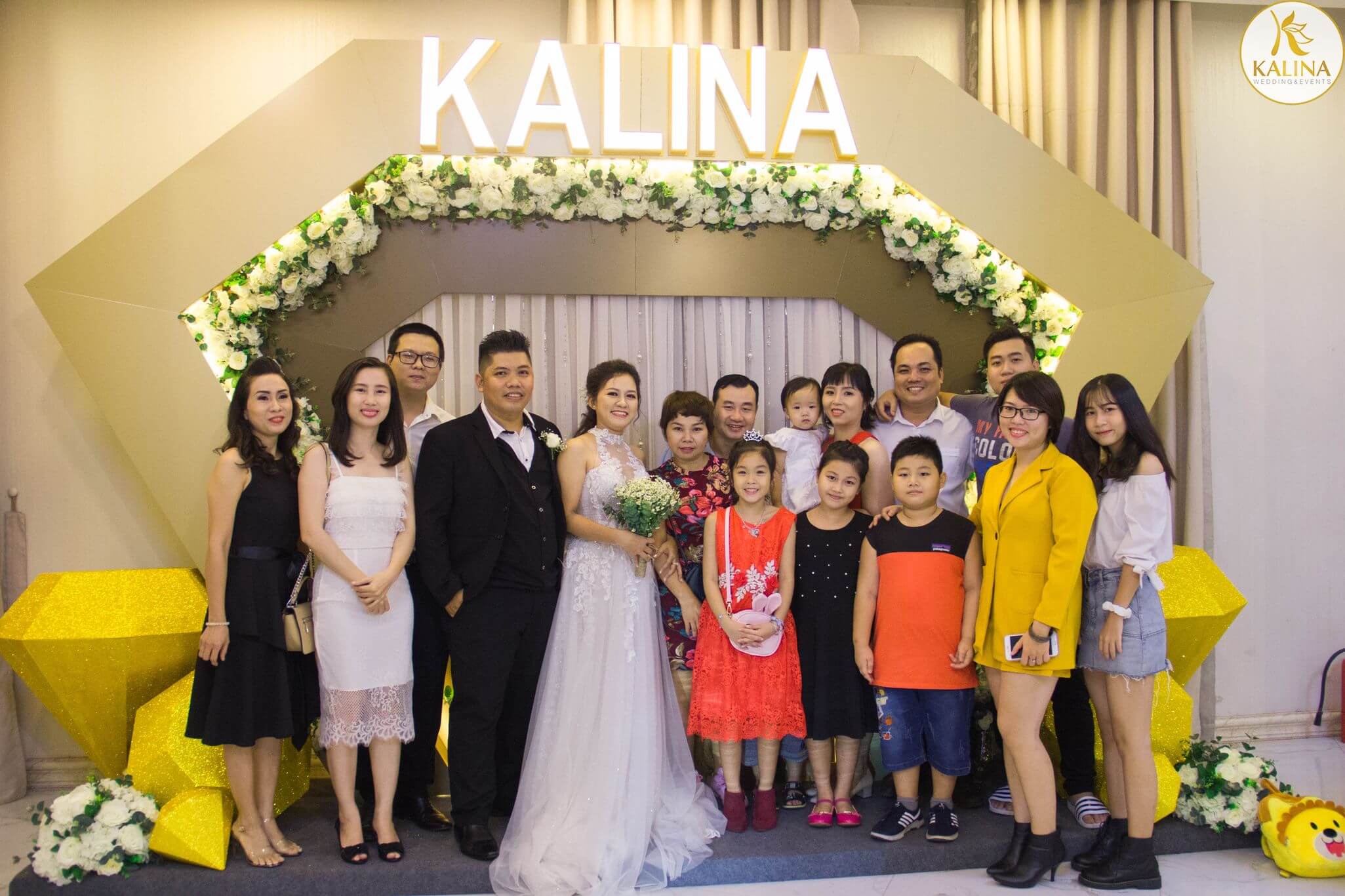 Dam-cuoi-vang-bac-dong-kim-cuong-la-bao-nhieu-nam-5 Dam-cuoi-vang-bac-dong-kim-cuong-la-bao-nhieu-nam-5