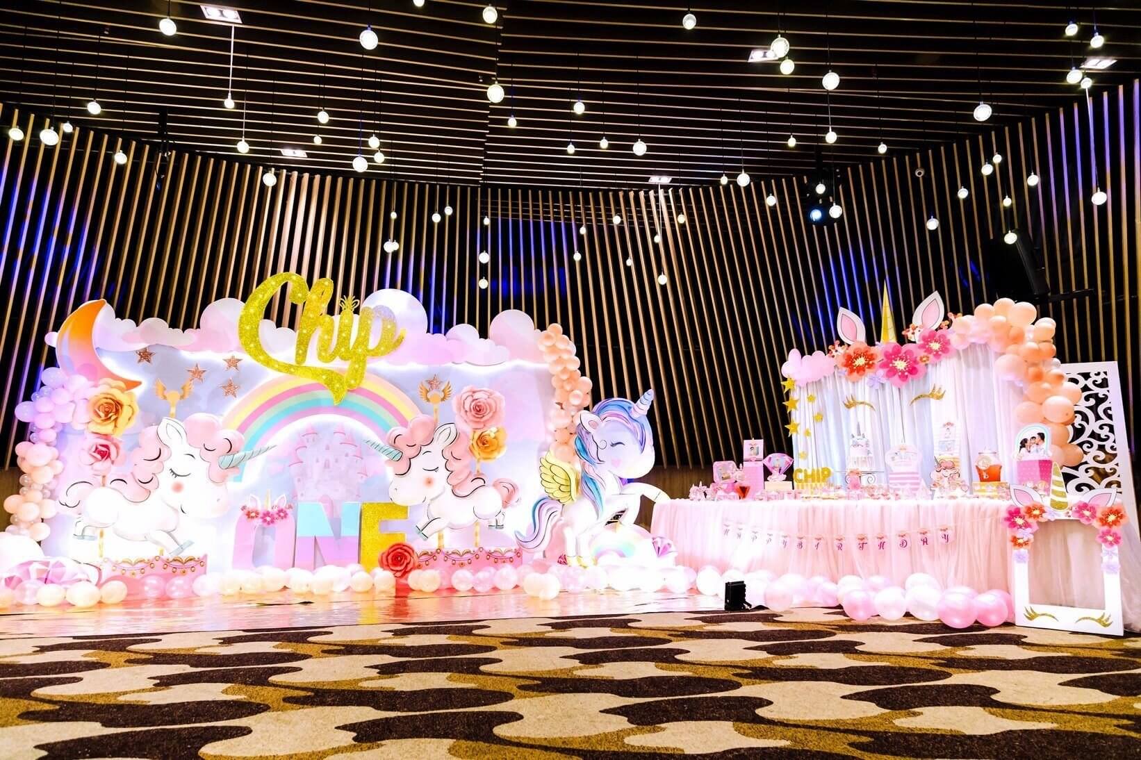 Nhà-hang-chuyen-to-chuc-thoi-noi-be-trai-be-gai-5