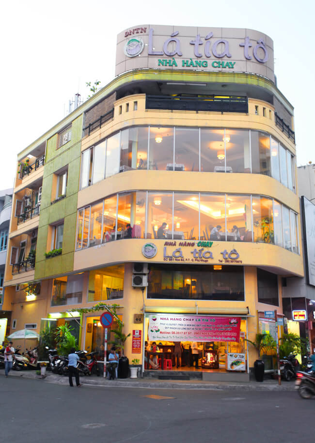 10-Nha-hang-buffet-chay-gia-re-o-Tp-Ho-Chi-Minh-14